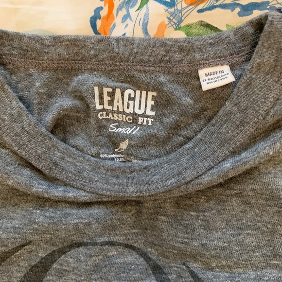 Quinnipiac University Gray Q Logo Tee - Picture 3 of 4